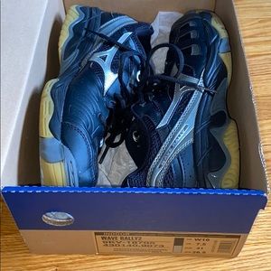 Size 10 Mizuno Volleyball Court shoes